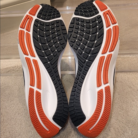 Nike Zoom Ladies Athletic Shoe - Picture 3 of 4